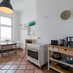 Center Schwabing Spacious Flat