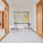 Center Schwabing Spacious Flat